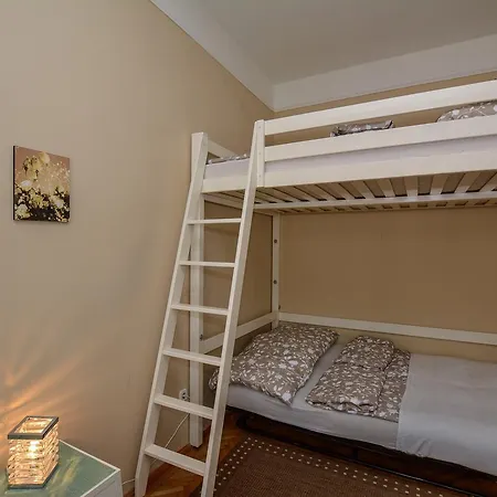 Central Design Apartement Apartment